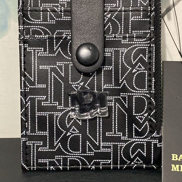 Badgley Mischka Credit Card Holder with Tab and Zip Pocket NWT - Picture 2 of 6